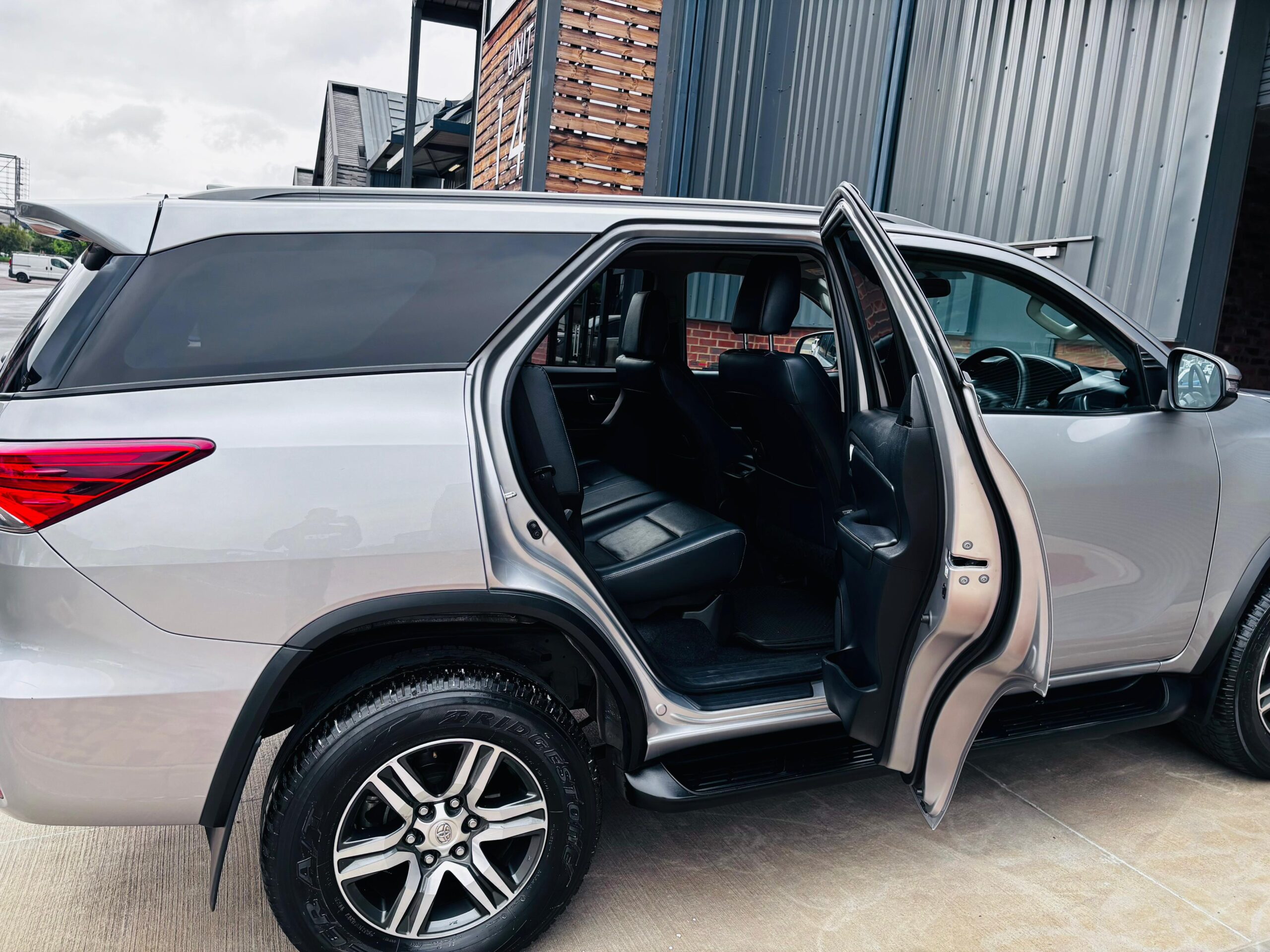 
								2022 Toyota Fortuner 2.4 GD-6 Auto full									