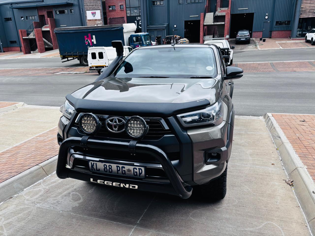 
								2022 toyota hilux 2.8 gd6 RB Legend full									