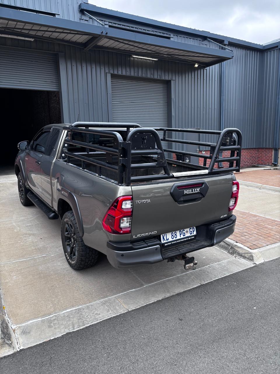 
								2022 toyota hilux 2.8 gd6 RB Legend full									