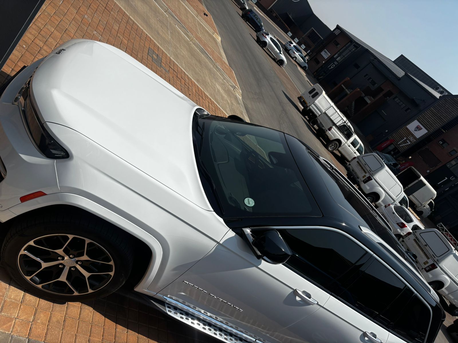 
								Jeep Grand Cherokee summit full									