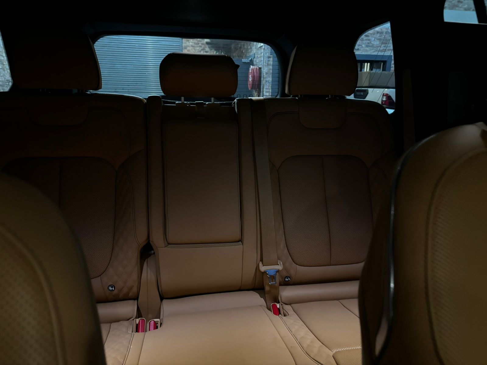 
								Jeep Grand Cherokee summit full									