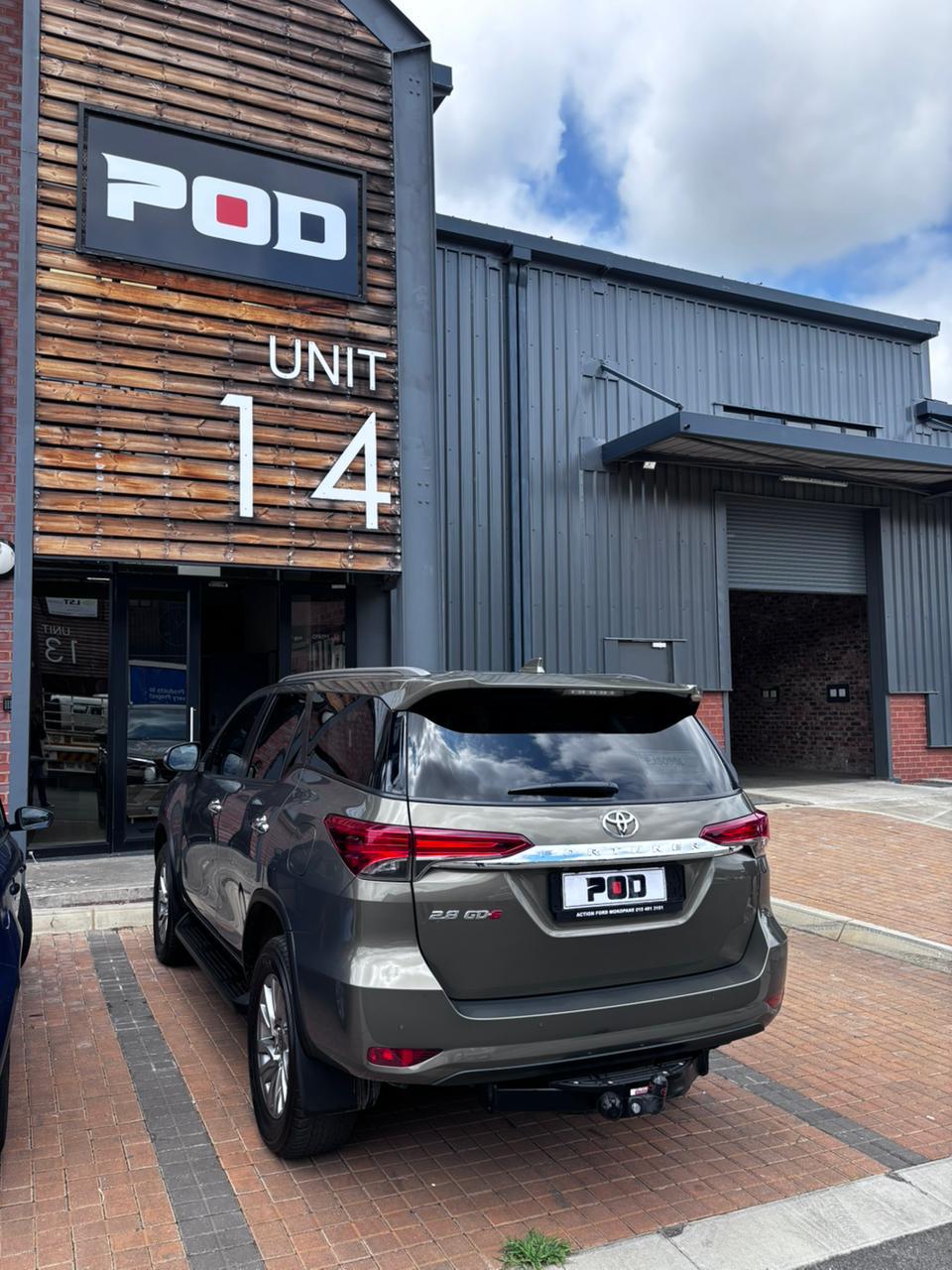 
								Toyota Fortuner 2.8 GD-6 full									