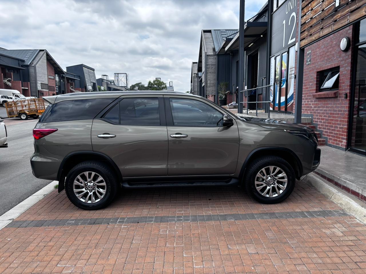 
								Toyota Fortuner 2.8 GD-6 full									